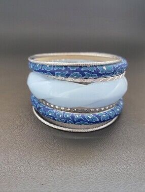 Vintage 7 Pc Blue Acrylic Floral Lucite & Silver Tone Bangle Stack Bracelet Set